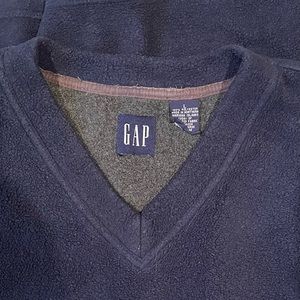 Gap V-neck fleece top; gently worn in good condition; men’s Large